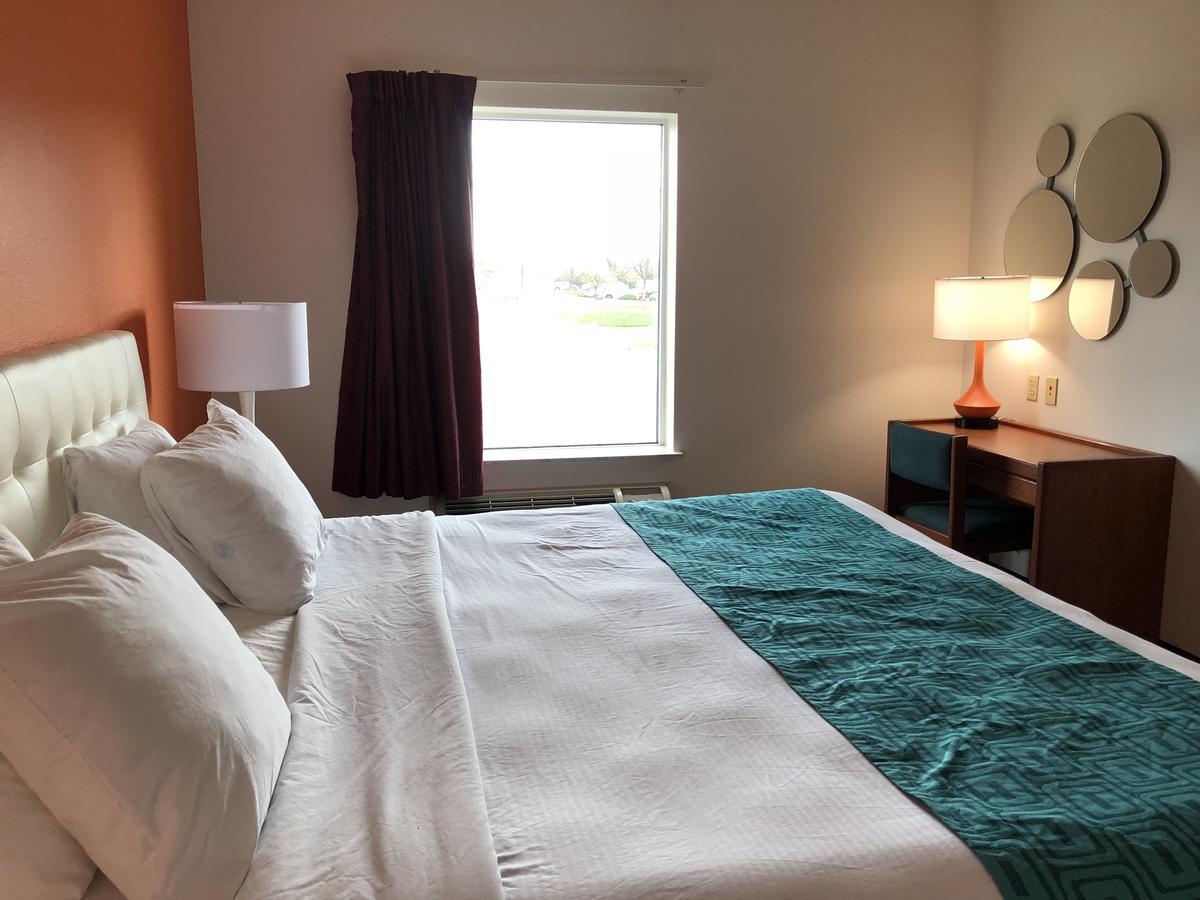 Howard Johnson By Wyndham Airport Louisville Exterior photo